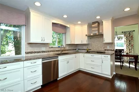 Kitchen - 37216 Deer Run, Solon, OH 44139 photo 3 of 5