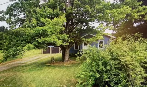 6909 Hillvale St SE, East Canton, OH 44730