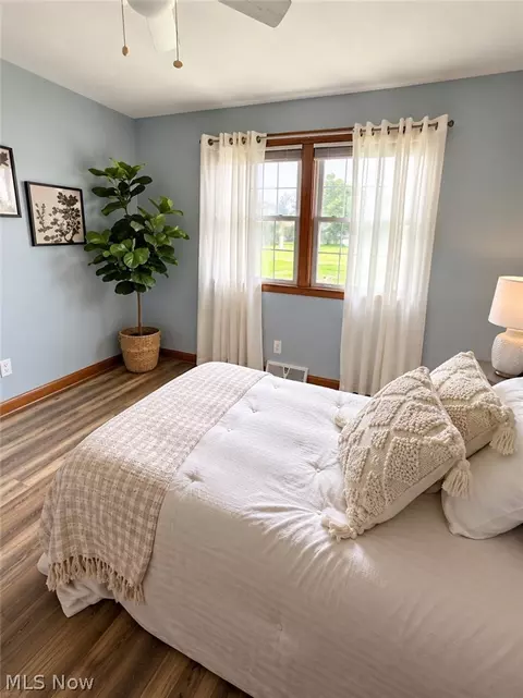 Bedroom - 525 W Omar St, Struthers, OH 44471 photo 4 of 5
