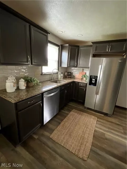 Kitchen - 525 W Omar St, Struthers, OH 44471 photo 2 of 3