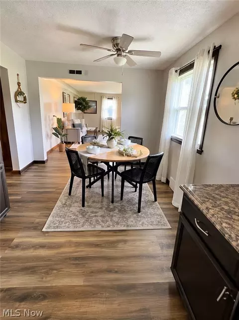 Dining - 525 W Omar St, Struthers, OH 44471 photo 1 of 1
