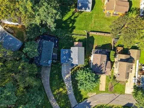 View/Area - 3704 N Viona Dr, Akron, OH 44319 photo 5 of 6