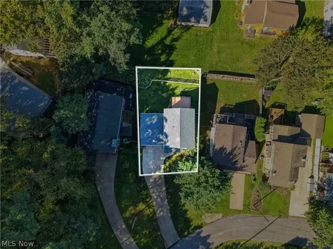 View/Area - 3704 N Viona Dr, Akron, OH 44319 photo 2 of 6