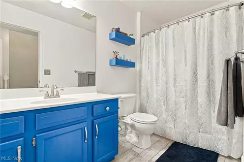 Bath - 3704 N Viona Dr, Akron, OH 44319 photo 2 of 2