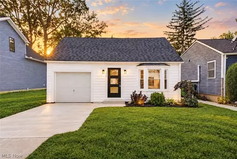 208 Sunset Rd, Avon Lake, OH 44012