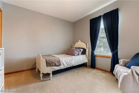 Bedroom - 419 Treeview Dr, Wadsworth, OH 44281 photo 4 of 6