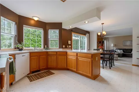 Kitchen - 419 Treeview Dr, Wadsworth, OH 44281 photo 2 of 4