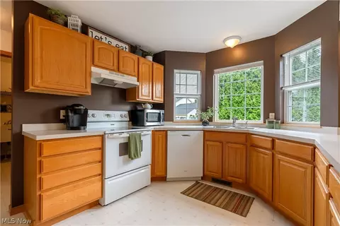 Kitchen - 419 Treeview Dr, Wadsworth, OH 44281 photo 1 of 4