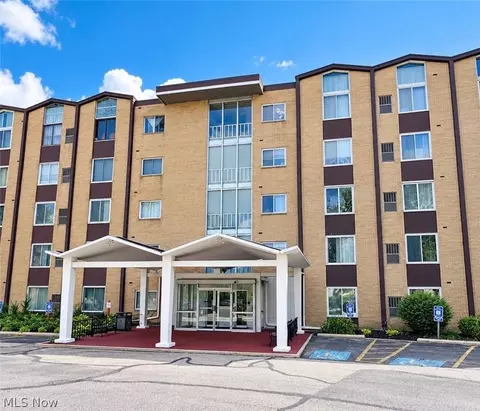 25735 Lorain Rd #224, North Olmsted, OH 44070