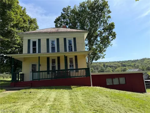 54 Parma Rd NE, Carrollton, OH 44615 photo 2