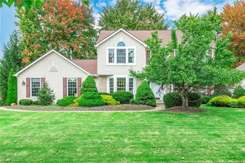 19874 Echo Dr, Strongsville, OH 44149