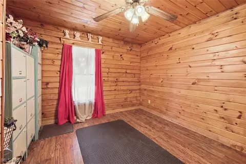 Bedroom - 5969 Walker Rd, Walker, WV 26180 photo 4 of 4