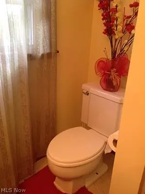 Bath - 320 Korman Ave NE, Massillon, OH 44646 photo 2 of 2