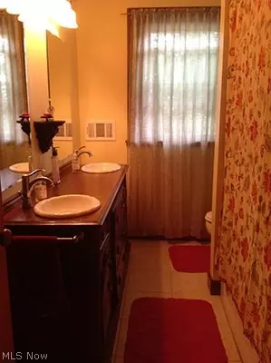 Bath - 320 Korman Ave NE, Massillon, OH 44646 photo 1 of 2