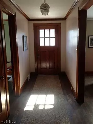 Entry Way - 320 Korman Ave NE, Massillon, OH 44646 photo 1 of 1