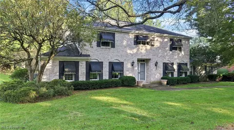 6151 Southern Hills Ct, Canfield, OH 44406