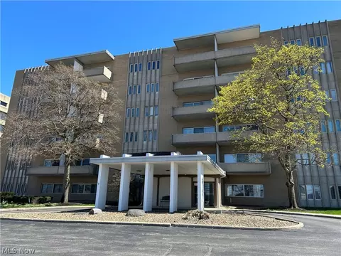 3167 Linden Rd #204, Rocky River, OH 44116