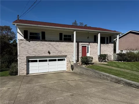 221 Frostview Dr, Wintersville, OH 43953