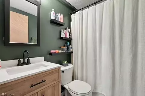Bath - 2770 Ithaca Ave, Akron, OH 44312 photo 2 of 2