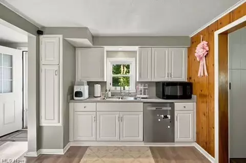 Kitchen - 2770 Ithaca Ave, Akron, OH 44312 photo 2 of 4