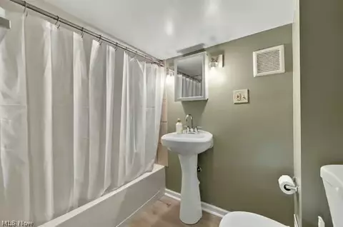 Bath - 2770 Ithaca Ave, Akron, OH 44312 photo 1 of 2