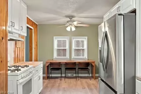Entry Way - 2770 Ithaca Ave, Akron, OH 44312 photo 5 of 9