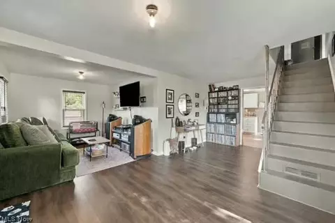 Entry Way - 2770 Ithaca Ave, Akron, OH 44312 photo 3 of 9