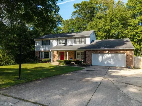 2197 Thurmont Rd, Akron, OH 44313