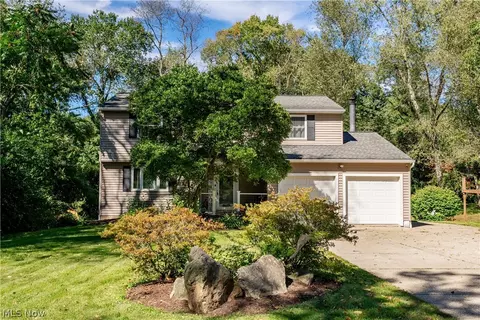 80 Merle Blvd, Munroe Falls, OH 44262