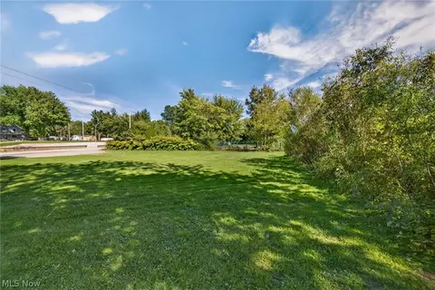 2306 Canfield Rd, Akron, OH 44312