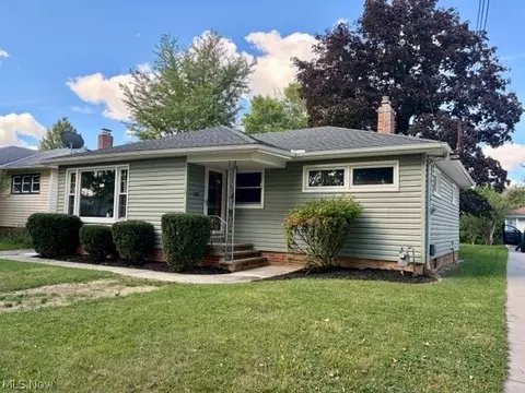 6574 Mandalay Dr, Parma Heights, OH 44130