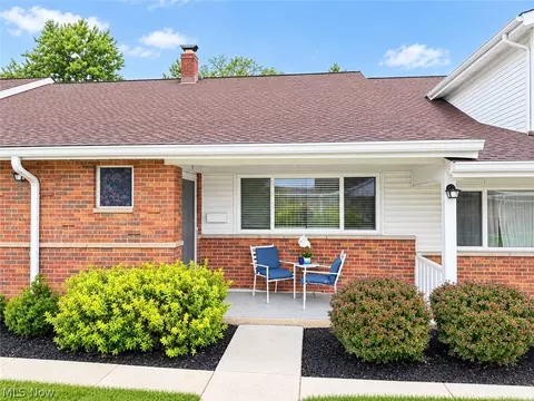 25555 Country Club Blvd #9, North Olmsted, OH 44070