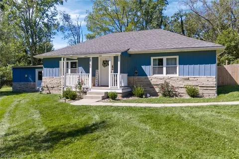 2160 Plymouth Dr, Uniontown, OH 44685