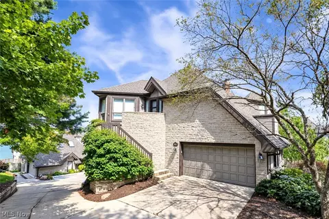 401 Darbys Run, Bay Village, OH 44140