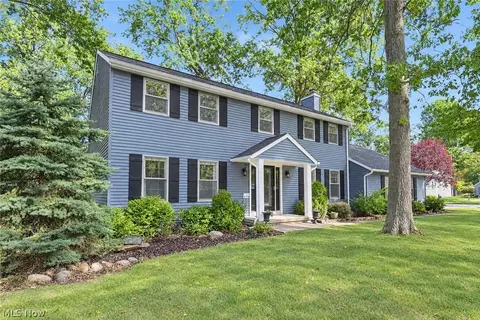 32372 Orchard Park Dr, Avon Lake, OH 44012