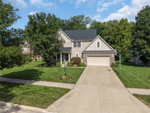 27078 Waterside Dr, Olmsted Twp, OH 44138