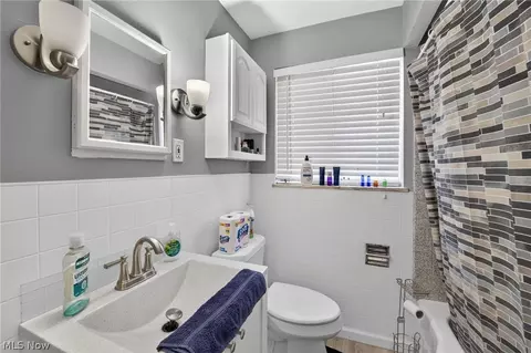 Bath - 5603 Warwick Dr, Parma, OH 44129 photo 1 of 2