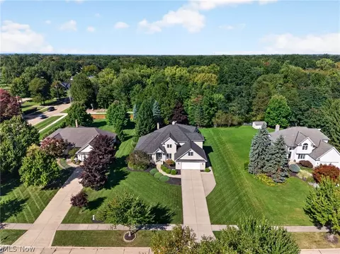 5609 Hawthorne Dr, Highland Heights, OH 44143