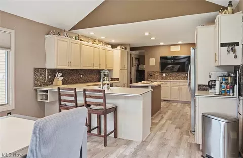 Kitchen - 5652 Bonnell Dr, Boardman, OH 44512 photo 2 of 4