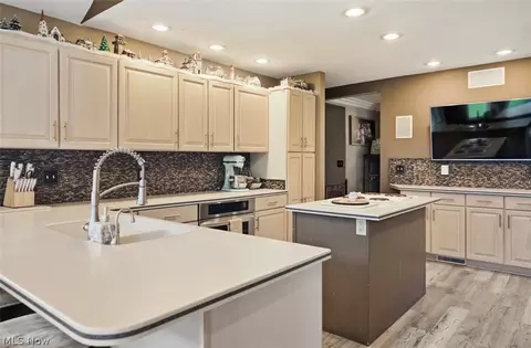 Kitchen - 5652 Bonnell Dr, Boardman, OH 44512 photo 1 of 4