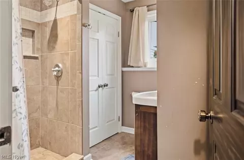 Entry Way - 5652 Bonnell Dr, Boardman, OH 44512 photo 2 of 2