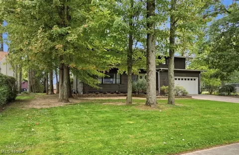 Exterior - 715 Oakridge Dr, Boardman, OH 44512 photo 4 of 11