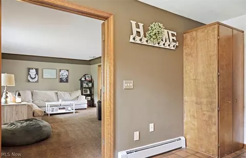 Entry Way - 715 Oakridge Dr, Boardman, OH 44512 photo 2 of 3
