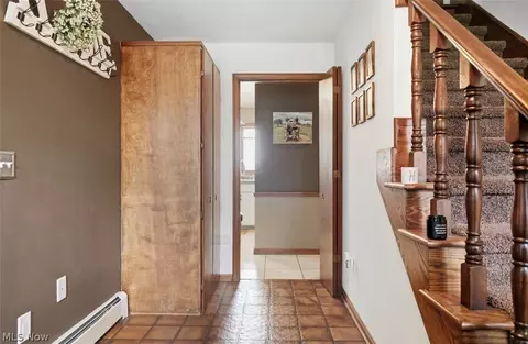 Entry Way - 715 Oakridge Dr, Boardman, OH 44512 photo 1 of 3