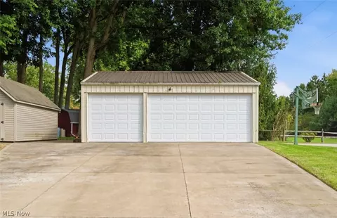 Exterior - 715 Oakridge Dr, Boardman, OH 44512 photo 8 of 11