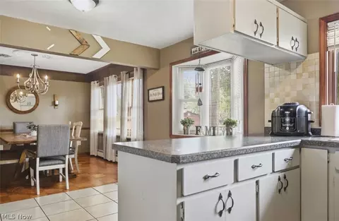 Entry Way - 715 Oakridge Dr, Boardman, OH 44512 photo 3 of 3