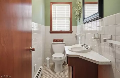 Bath - 715 Oakridge Dr, Boardman, OH 44512 photo 1 of 3