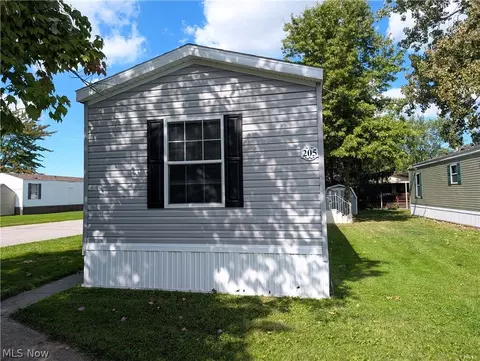 205 Brenthaven St #182, Elyria, OH 44035