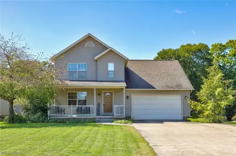 6107 Sky Ridge Ave NE, Louisville, OH 44641