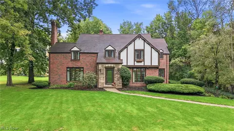1000 Colonial Dr, Youngstown, OH 44505